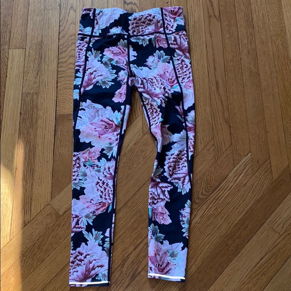 Athleta Floral leggings with reflective detail XS